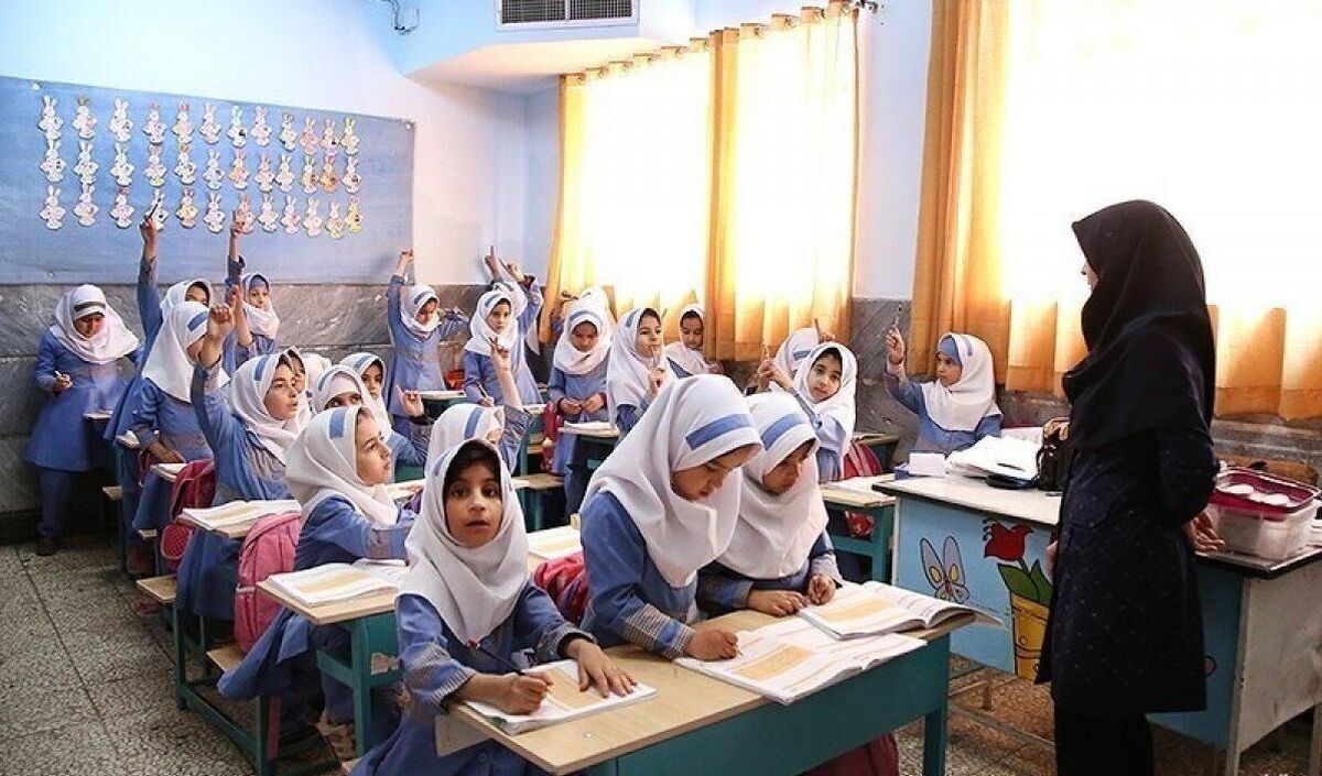 اخذ شهریه مدارس دولتی رفع نشود مجلس ورود می‌کند