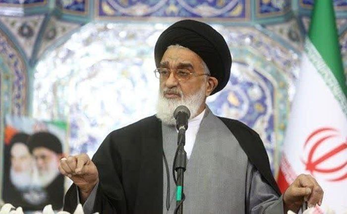 شیفتگان صلح با آمریکا باید بدانند تا به راه و روش آنان تعظیم نکنید، به شما روی خوش‌نشان نمی‌دهند