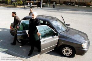 درست است که ضدگلوله کردن پراید سعید جلیلی به پول امروز، حقوق ۱۸ سال یک کارگر است اما مهم هرینه اش نیست؛ مهم ژست ساده زیستی است که سالها به مردم فروخته