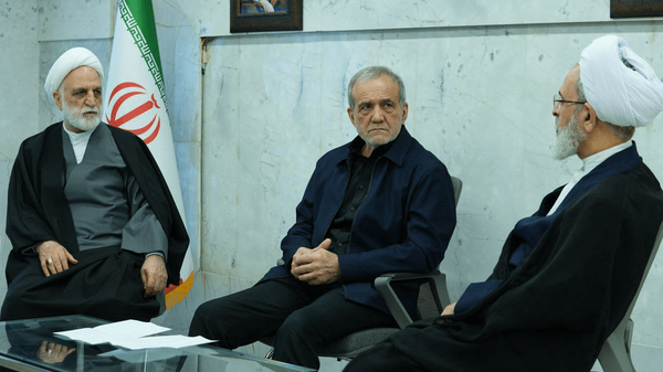 روزنامه شرق : آقای رئیس‌جمهور! محدود کردن اینترنت به بهانه احتمال بحران مثل این است که بعد از یک تصادف، اتوبان را کاملا ببندید