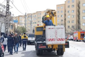 سیمبانان برق تبریز؛خط مقدم خدمت در روز بیست و هشتم جنگ رمضان