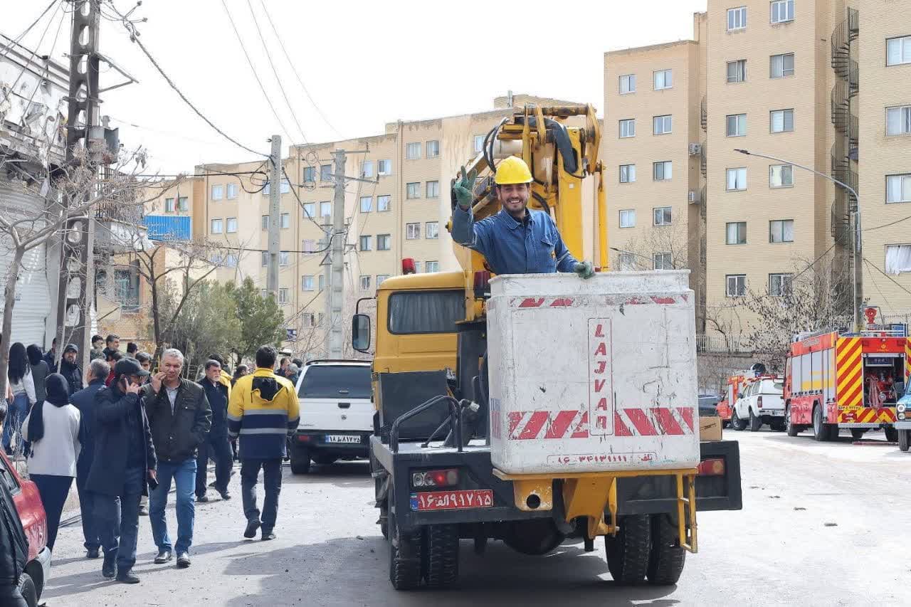 سیمبانان برق تبریز؛خط مقدم خدمت در روز بیست و هشتم جنگ رمضان
