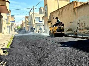 تداوم نهضت بهسازی معابر در شمال‌غرب تبریز؛ توزیع ۹۲۰ تن آسفالت طی یک هفته گذشته