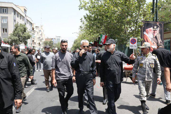 دریادار سیاری: مردم با حضور میلیونی خود در مراسم وداع با رهبر شهید حماسه آفریدند