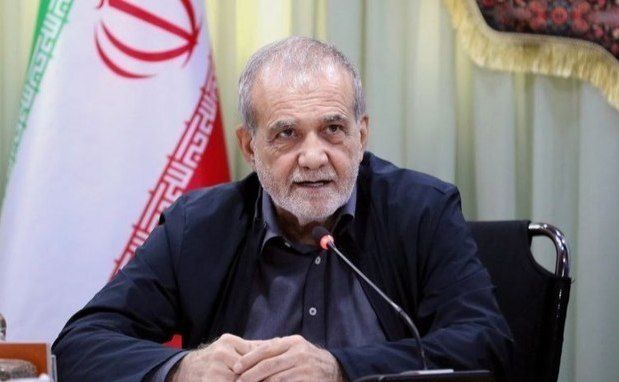 پزشکیان: دانشگاه باید از محیط صرفاً آموزشی فاصله گرفته و به میدان حل مسئله وارد شود