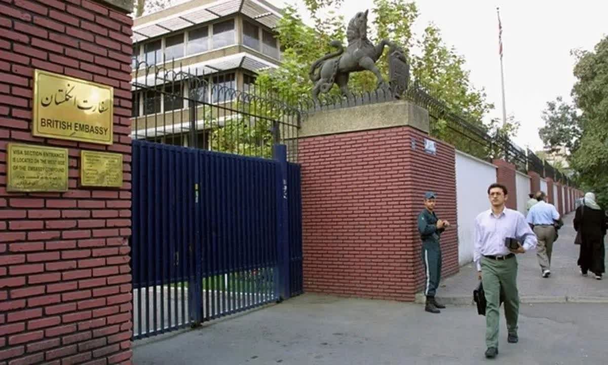 انگلستان موقتا دیپلمات‌هایش را از ایران خارج کرد